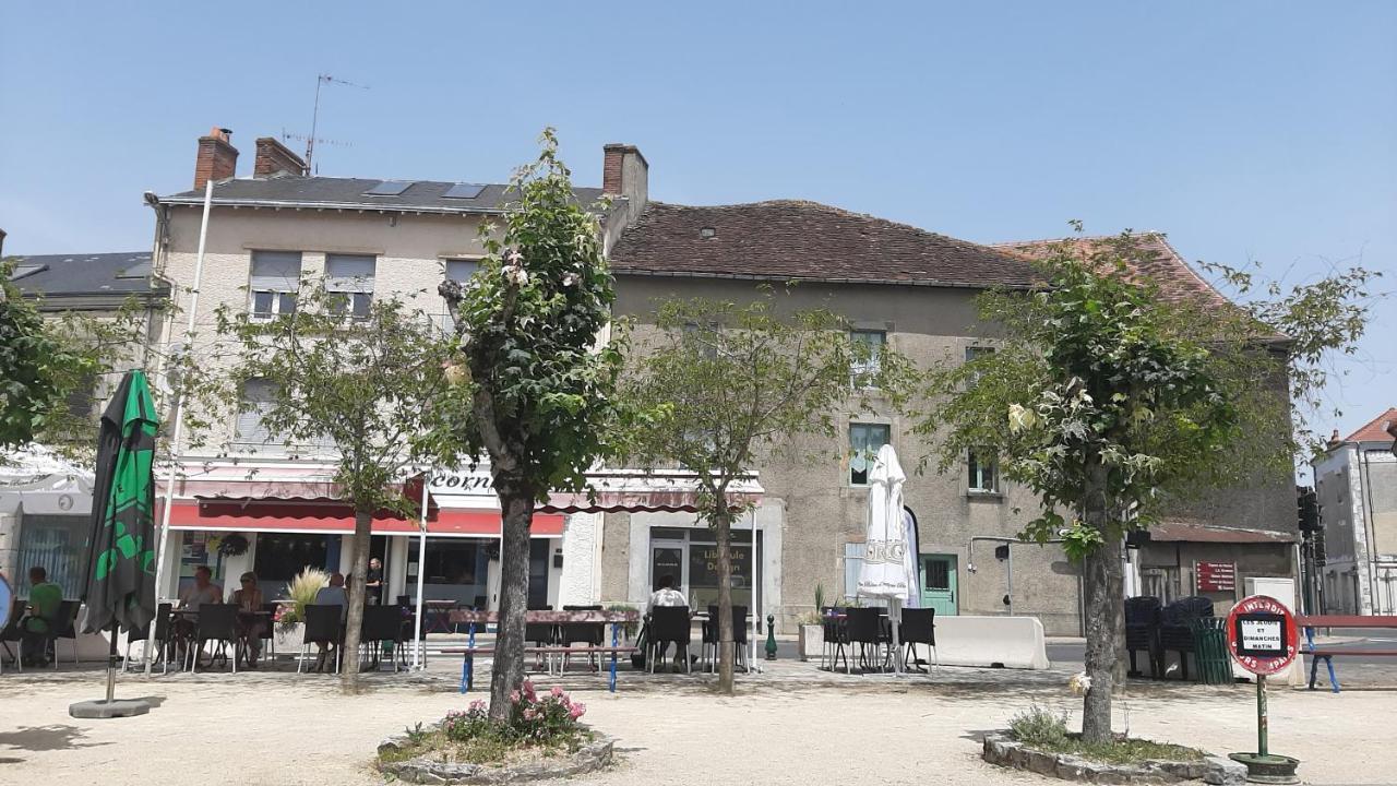 Maison En Ville Avec Terrasse Ensoleillee Et Wi-Fi Magnac-Laval Exterior photo